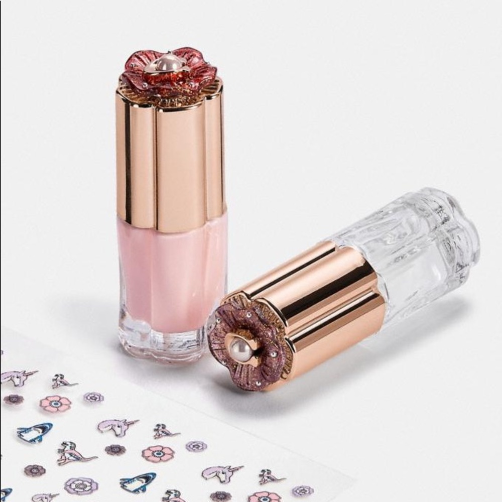 Coach nail set